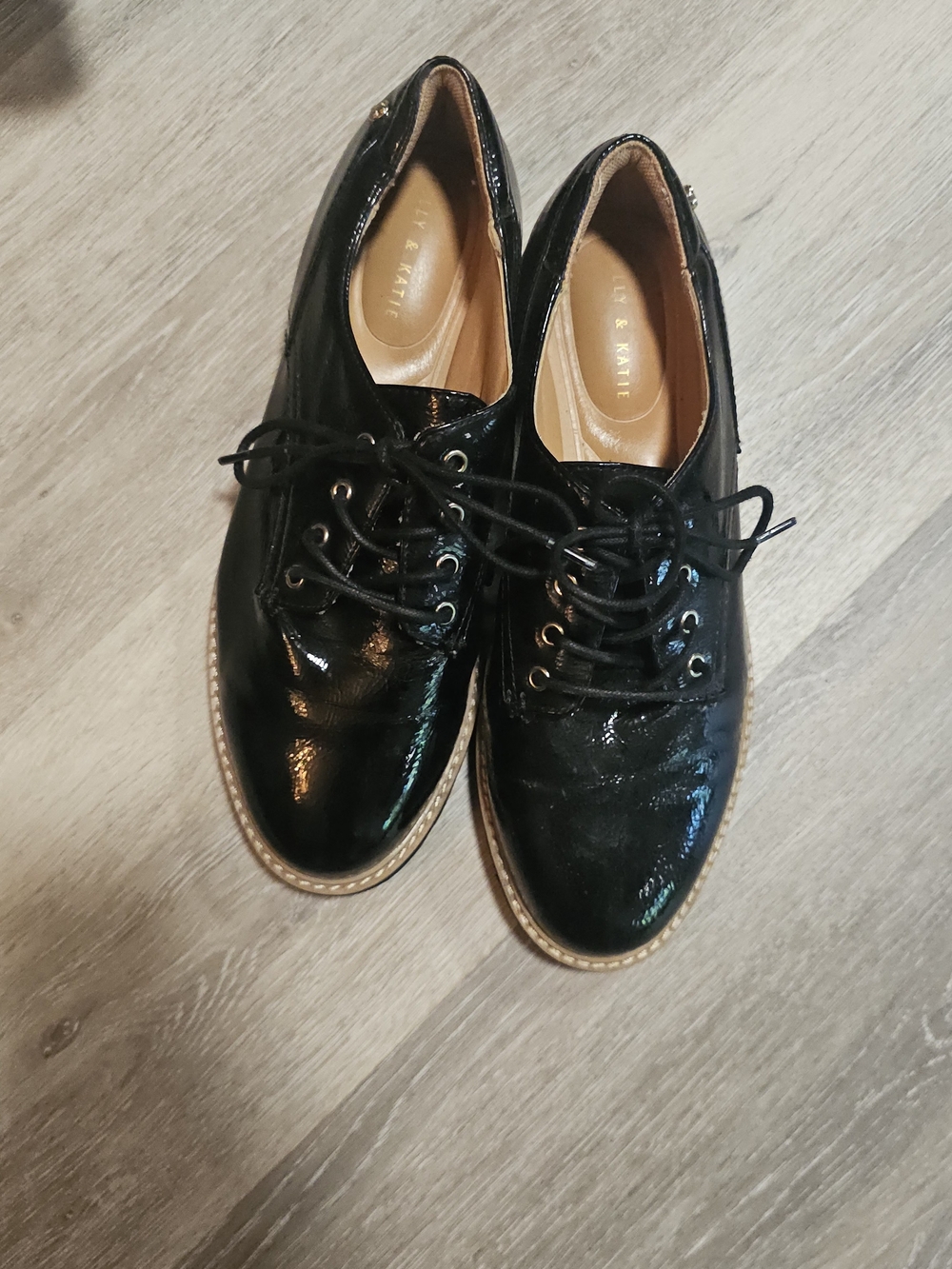 KELLY & KATIE Black Lace-Up Oxfords. Womens Size 8